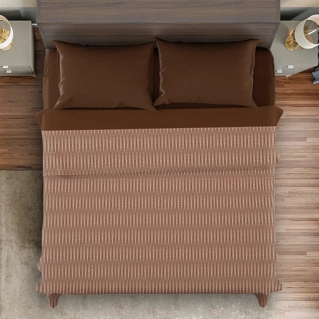 Imagen del producto Juego de Sabanas Polaris Pirineos Canela de Regina, con diseño premium y detalles descriptivos