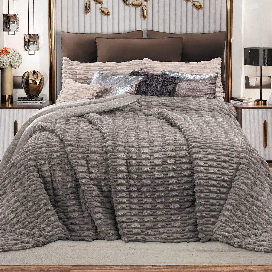 Imagen del producto Edre-Cobertor Boutique Odissey Taupé de Regina, con diseño premium y detalles descriptivos