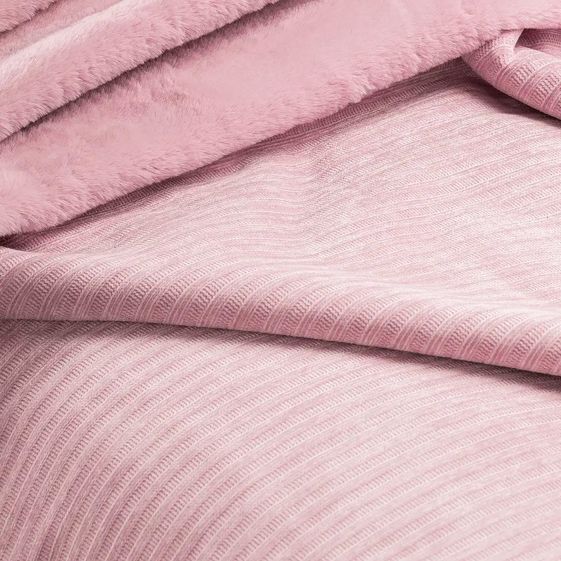 Imagen del producto Cobertor Chenille Tender de Regina, con diseño premium y detalles descriptivos