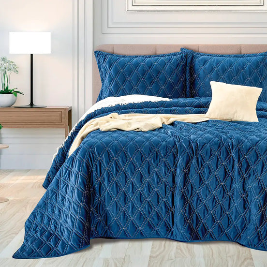 Imagen del producto Set de Edredón Bordado Terciopelo Valentino de Regina, con diseño premium y detalles descriptivos