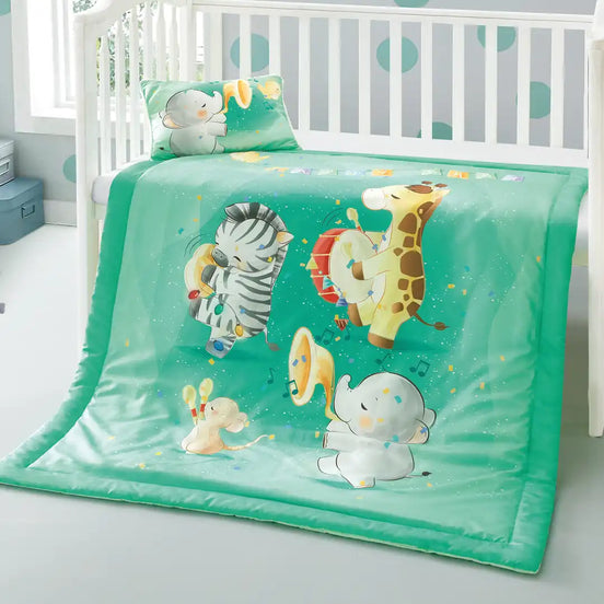 Imagen del producto Set de Edredón y Almohadita Musical de Regina, con diseño premium y detalles descriptivos